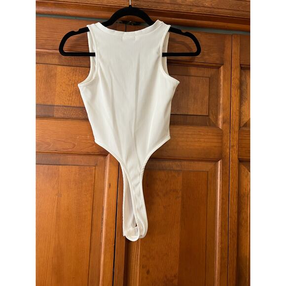 Edikted Women's High Cut Ribbed V Neck Sleeveless Bodysuit White Size XS - Picture 7 of 11
